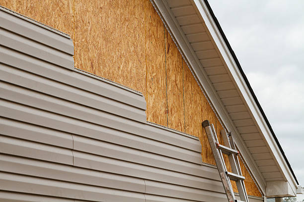 Professional Fiber Cement Siding technician working in Robinson, TX